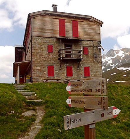 In Bayern und Tirol gibt es noch die gelben Wegweiser.
