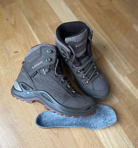 Innen sorgt das isolierende Gore-Tex Panda Futter für angenehme Wärme, außen hält Nubukleder und die Vibram Evo Icetrek Gummisohle Schnee, Nässe und Kälte fern.